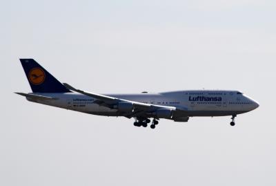 Photo of aircraft D-ABVK operated by Lufthansa