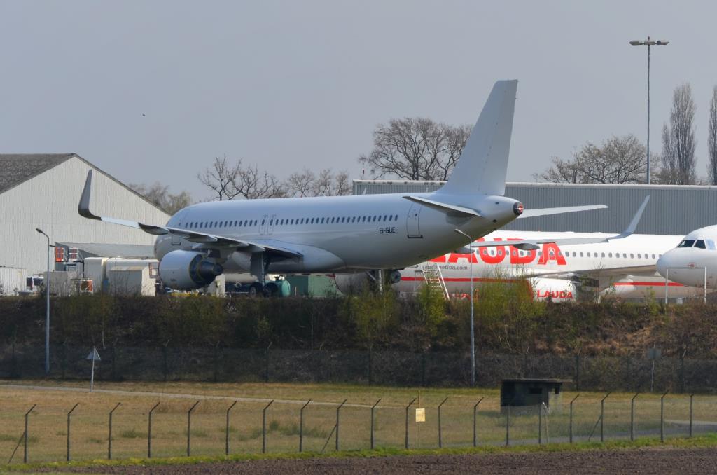 Photo of aircraft EI-GUE operated by Banc of America Leasing