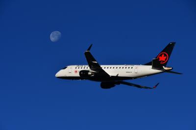 Photo of aircraft C-FRQM operated by Air Canada Express