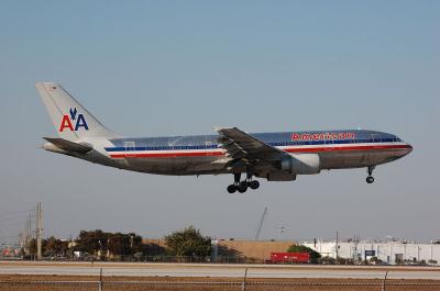 Photo of aircraft N70073 operated by American Airlines