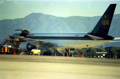 Photo of aircraft N403UP operated by United Parcel Service (UPS)
