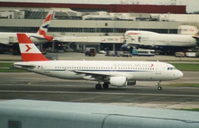 Photo of aircraft OE-LBT operated by Austrian Airlines