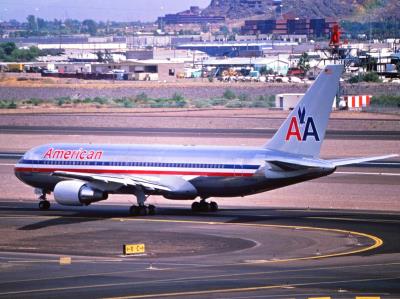 Photo of aircraft N328AA operated by American Airlines