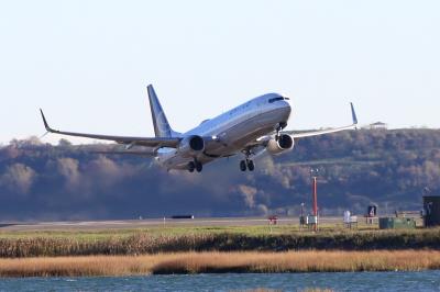 Photo of aircraft N38403 operated by United Airlines