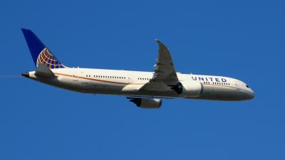 Photo of aircraft N17963 operated by United Airlines