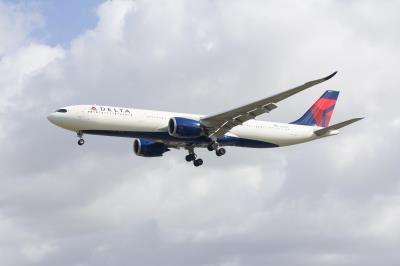 Photo of aircraft N421DX operated by Delta Air Lines
