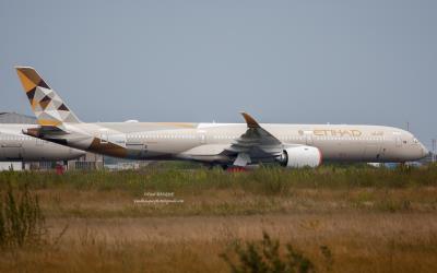Photo of aircraft A6-XWB operated by Etihad Airways