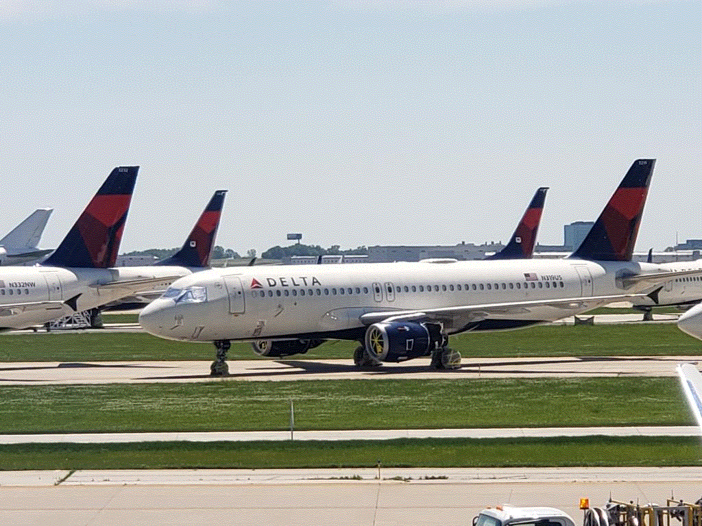 Photo of aircraft N319US operated by Delta Air Lines