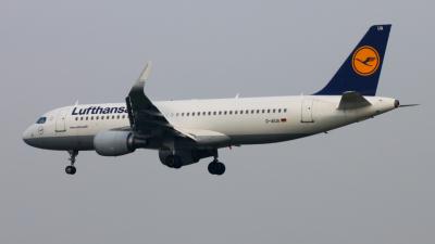 Image of aircraft registration D-AIUA - A A320-214(WL) operated by Lufthansa