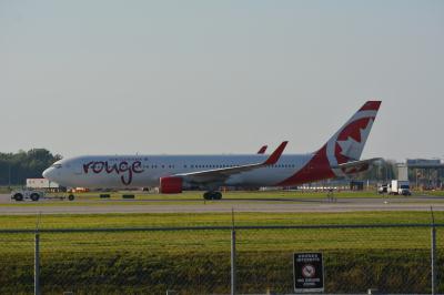 Photo of aircraft C-FMLZ operated by Air Canada Rouge