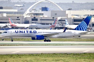 Photo of aircraft N29129 operated by United Airlines