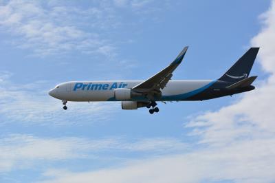Photo of aircraft N337AZ operated by Amazon Prime Air