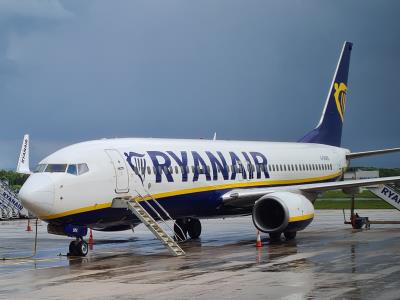 Photo of aircraft EI-EBH operated by Ryanair