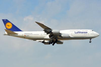 Image of aircraft registration D-ABYD - A 747-830 operated by Lufthansa