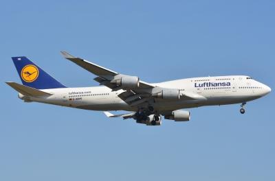Image of aircraft registration D-ABVK - A 747-430 operated by Lufthansa