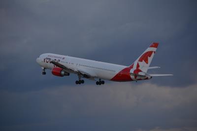 Photo of aircraft C-FXCA operated by Air Canada Rouge