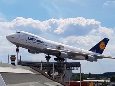 Photo of aircraft D-ABYM operated by Lufthansa