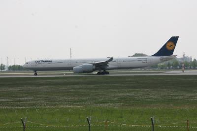 Image of aircraft registration D-AIHF - A A340-642 operated by Lufthansa