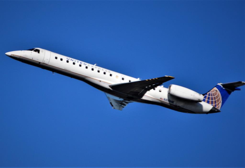 Photo of aircraft N810HK operated by Trans States Airlines