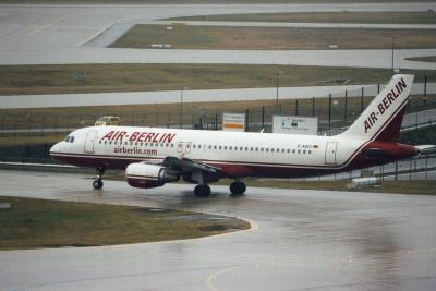 Image of aircraft registration D-ABDC - A A320-214 operated by Air Berlin