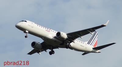 Image of aircraft registration F-HBLL - A ERJ-190-STD (ERJ-190-100) operated by HOP!