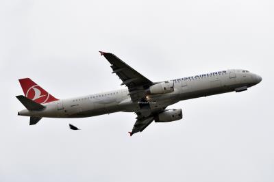 Photo of aircraft TC-JSB operated by Turkish Airlines