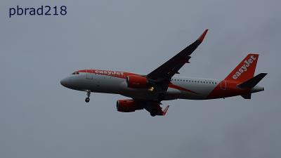 Image of aircraft registration G-EZOU - A A320-214(WL) operated by easyJet