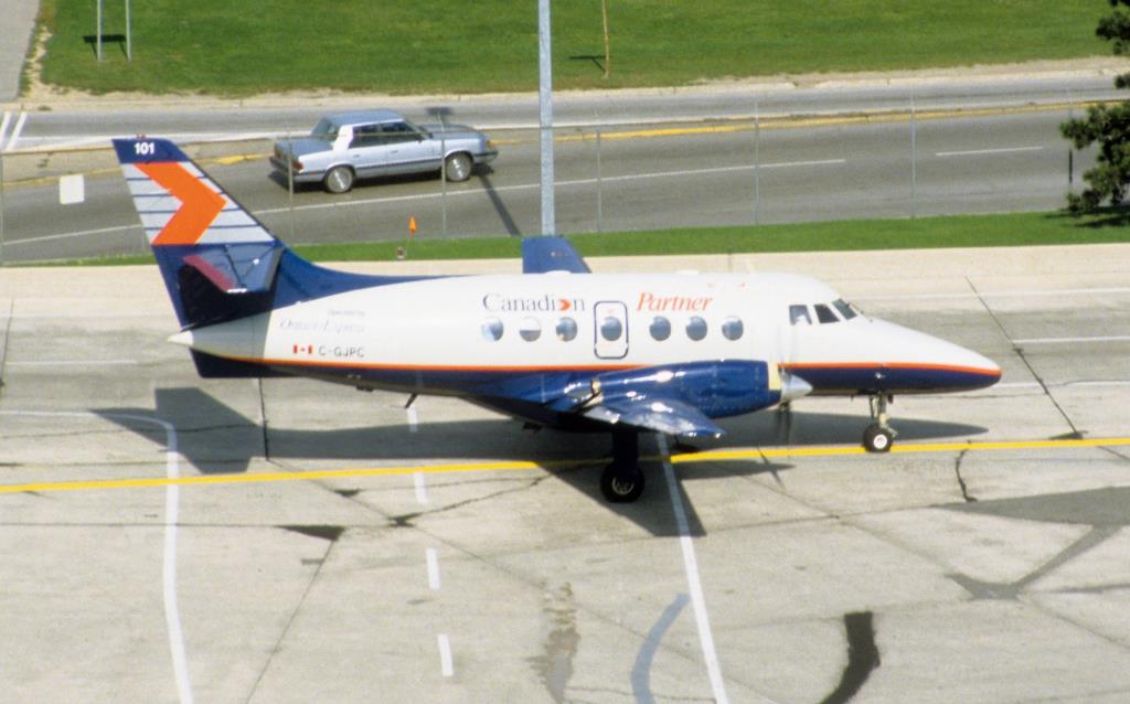 Photo of aircraft C-GJPC operated by Ontario Express