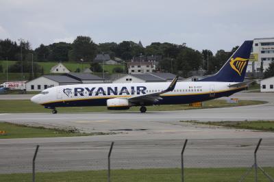 Photo of aircraft EI-EST operated by Ryanair