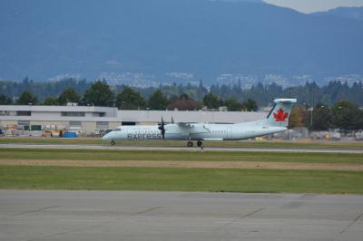 Photo of aircraft C-GJZX operated by Air Canada Express