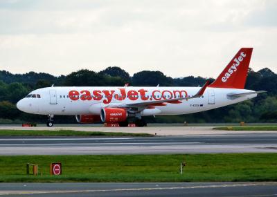 Photo of aircraft G-EZOA operated by easyJet