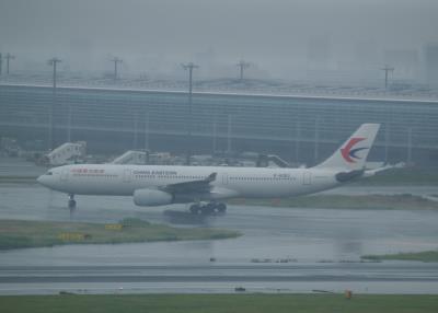 Photo of aircraft B-6083 operated by China Eastern Airlines