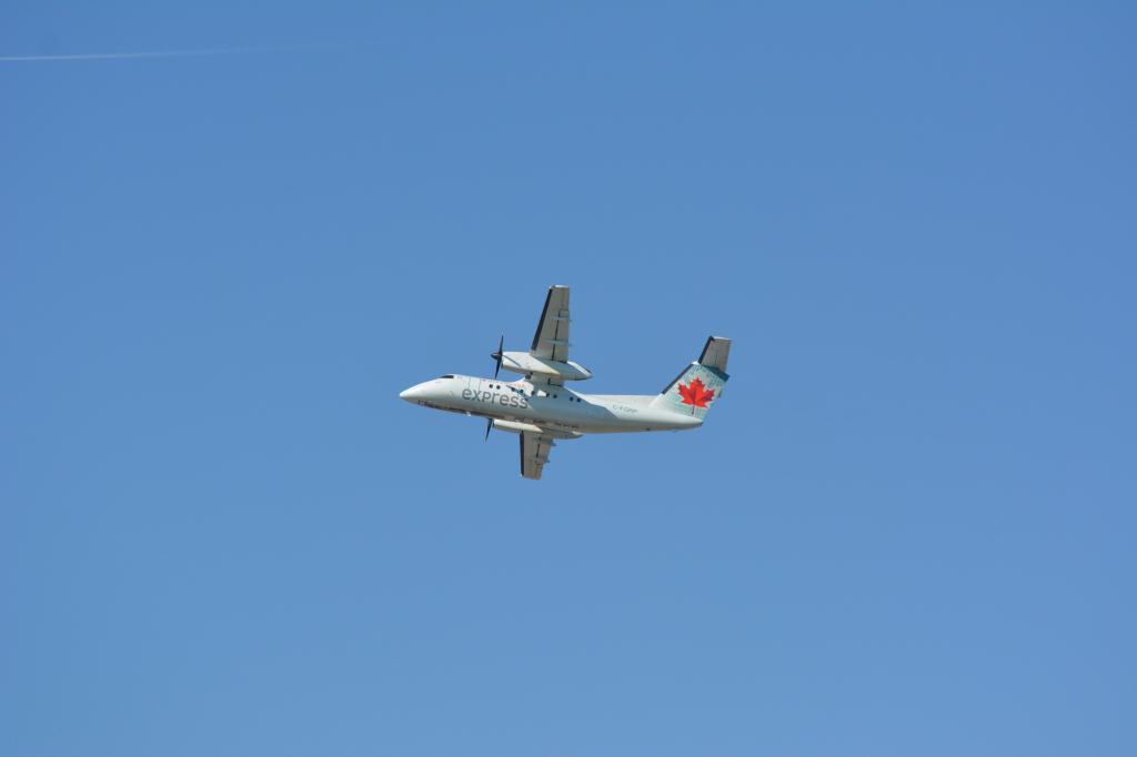 Photo of aircraft C-FGRP operated by Air Canada Express