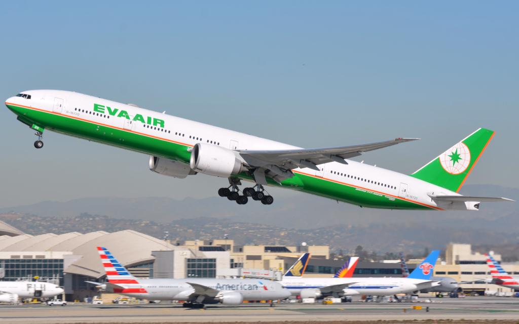 Photo of aircraft B-16720 operated by EVA Air