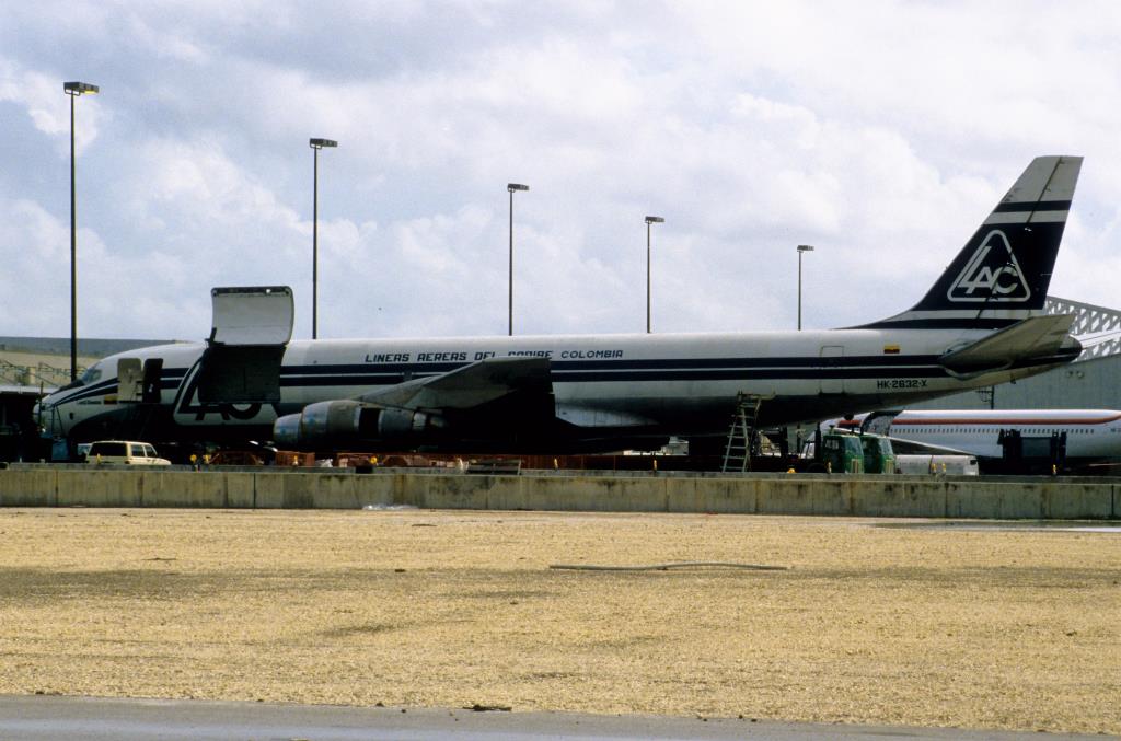 Photo of aircraft HK-2632X operated by LAC Colombia