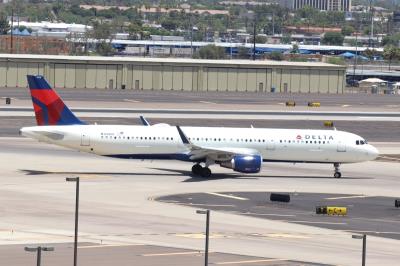 Photo of aircraft N128DN operated by Delta Air Lines