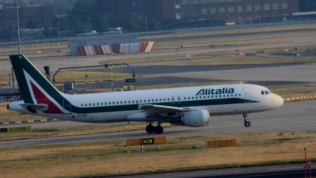 Photo of aircraft EI-EIB operated by Alitalia