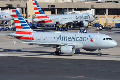 Photo of aircraft N765US operated by American Airlines