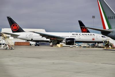 Photo of aircraft C-FNNH operated by Air Canada