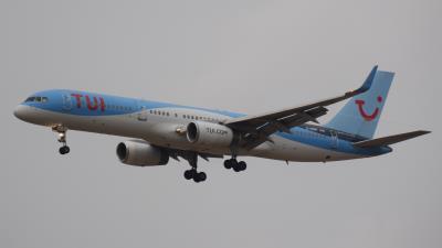 Image of aircraft registration G-OOBF - A 757-28A operated by Thomson Airways