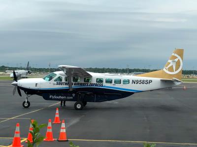 Photo of aircraft N958SP operated by Southern Airways Express