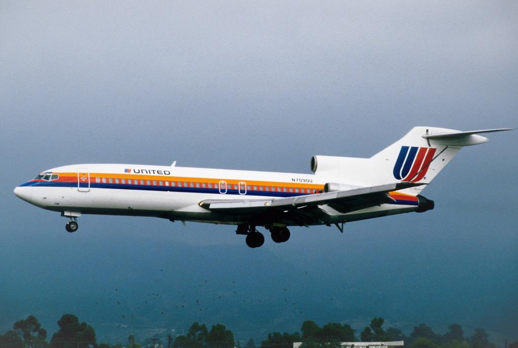 Photo of aircraft N7090U operated by United Airlines