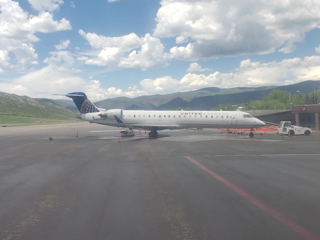 Photo of aircraft N780SK operated by United Express