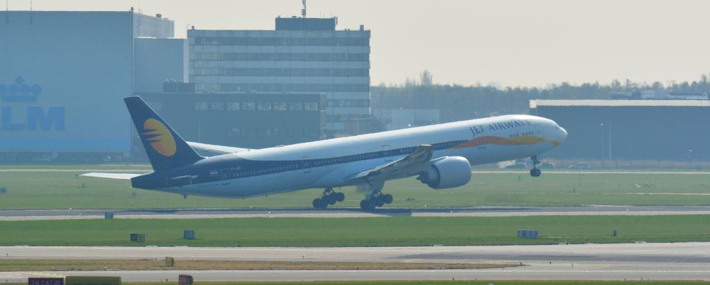 Photo of aircraft VT-JES operated by Jet Airways