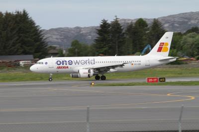 Image of aircraft registration EC-IZR - A A320-214 operated by Iberia