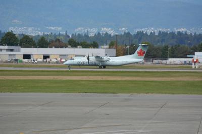 Photo of aircraft C-FTAK operated by Air Canada Express