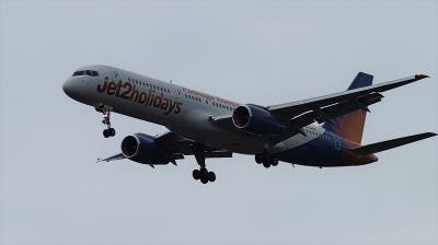 Image of aircraft registration G-LSAD - A 757-236 operated by Jet2