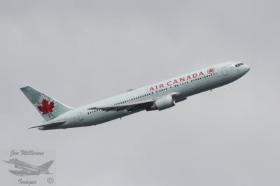 Photo of aircraft C-FCAE operated by Air Canada