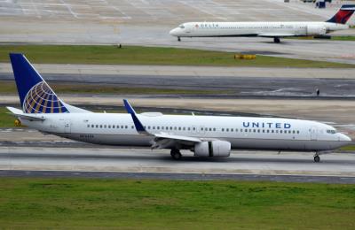 Photo of aircraft N75433 operated by United Airlines