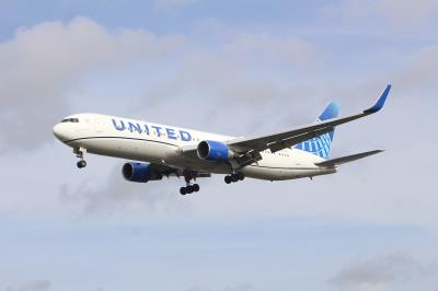 Photo of aircraft N671UA operated by United Airlines
